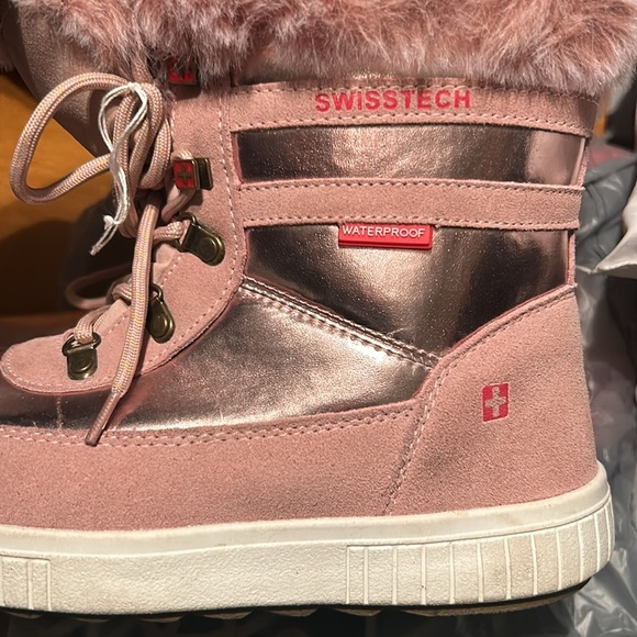 Swiss tech Pink Fur-Lined Winter Boots